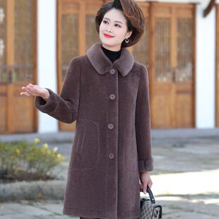 中年妈妈冬天皮毛一体外套高贵风衣中老年人女冬装洋气水貂绒大衣