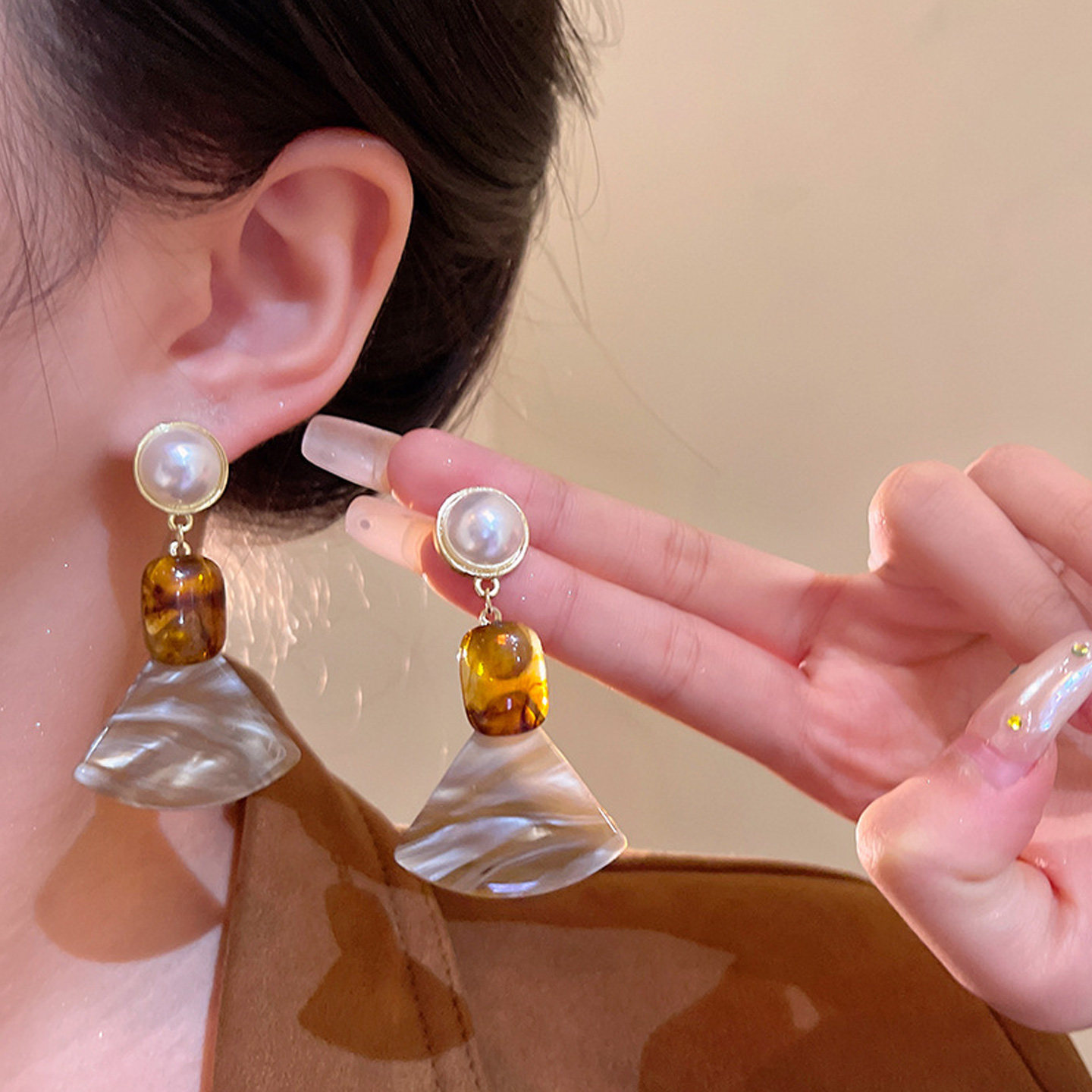 气质亚克力咖色扇形珍珠耳环女高级感轻奢复古琥珀色几何造型耳钉