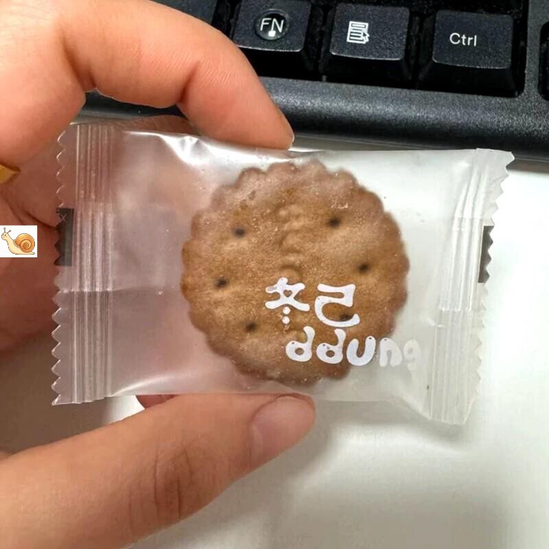黑糖麦芽饼干咸蛋黄小圆饼解馋零食休闲小吃夹心焦糖芝士饼干