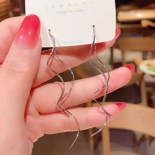 新潮款银色波浪耳线长款气质百搭日常通勤时尚显高级轻奢冷淡风女