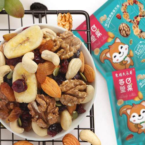 每日坚果混合坚果礼盒30小包休闲零食孕妇儿童干果大礼包整箱零食