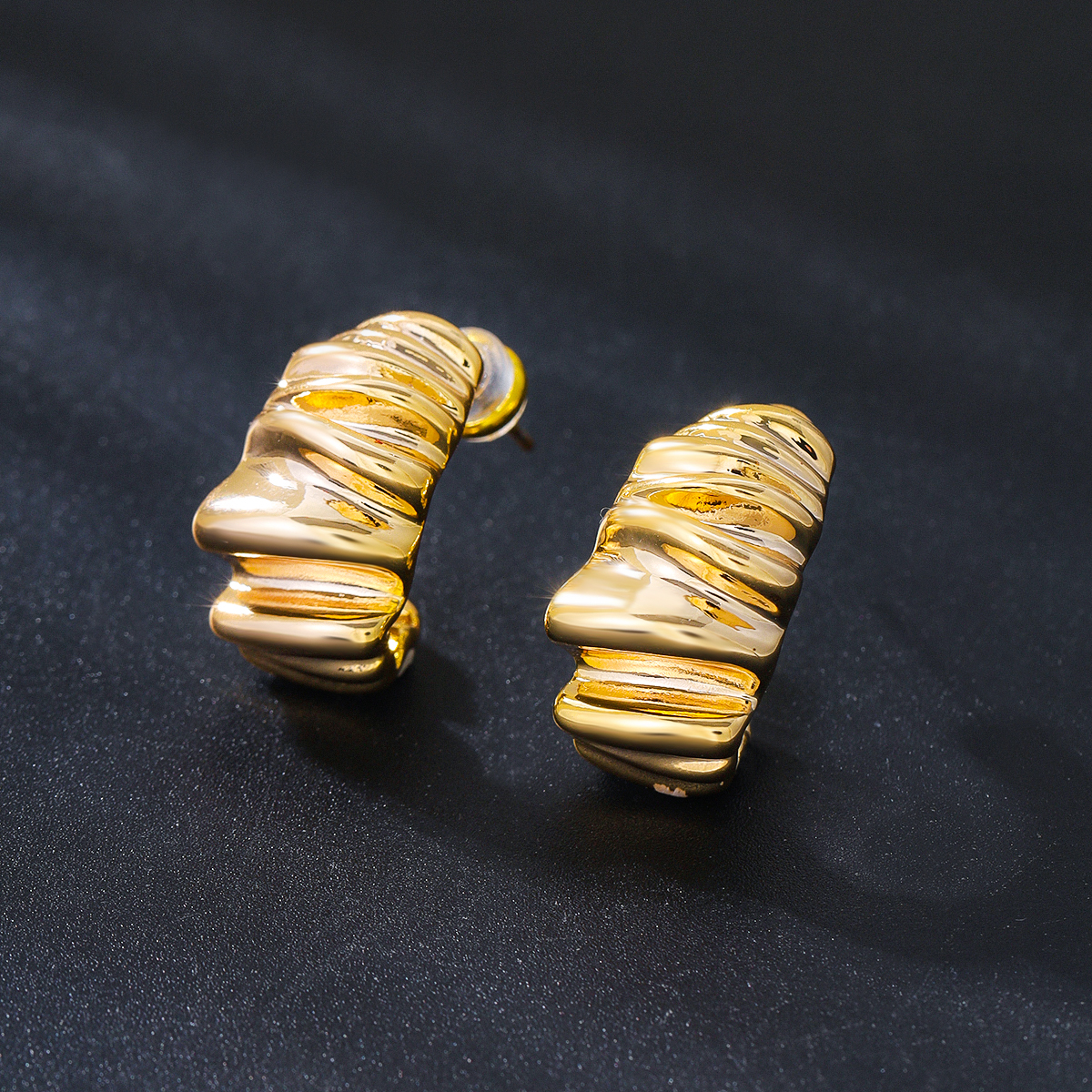 高档个性设计感金色褶皱牛角包耳钉欧美夸张创意独特耳环