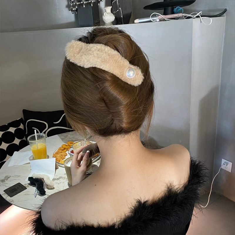 Premium Plush Beaded Duckbill Clip for Stylish BackofHead Ha