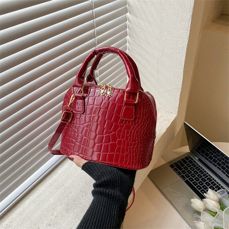 Stylish Simple Chic Handbag 2025 Fall Winter Retro Fashion C