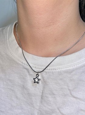 Hollow Star Necklace Womens Simple Chic Light LuxuryStar Nec