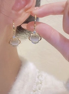 Heartshaped Cats Eye Earrings Ear Cuffs for Women 2025 Trend