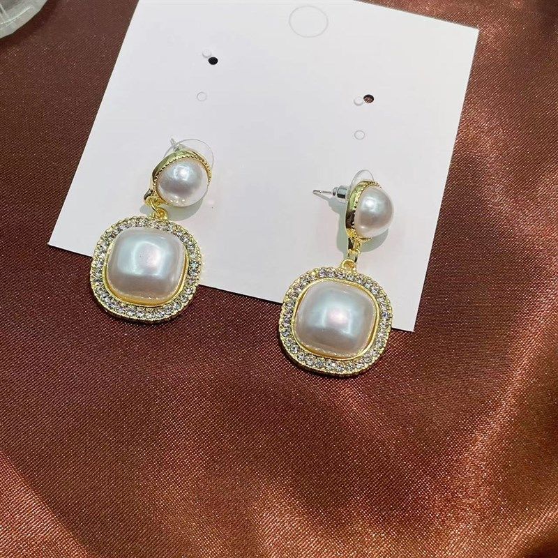 Stylish Colorful Pearl Studs Light Luxury and Cold Style Wom