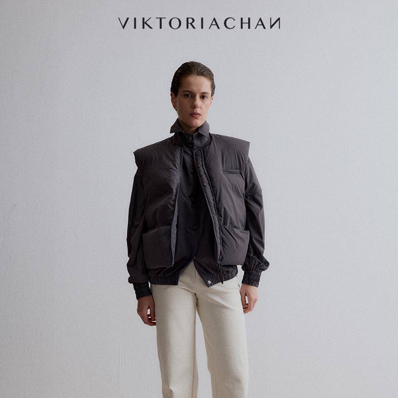 后身底摆处有抽绳可根据穿搭需求调节松紧