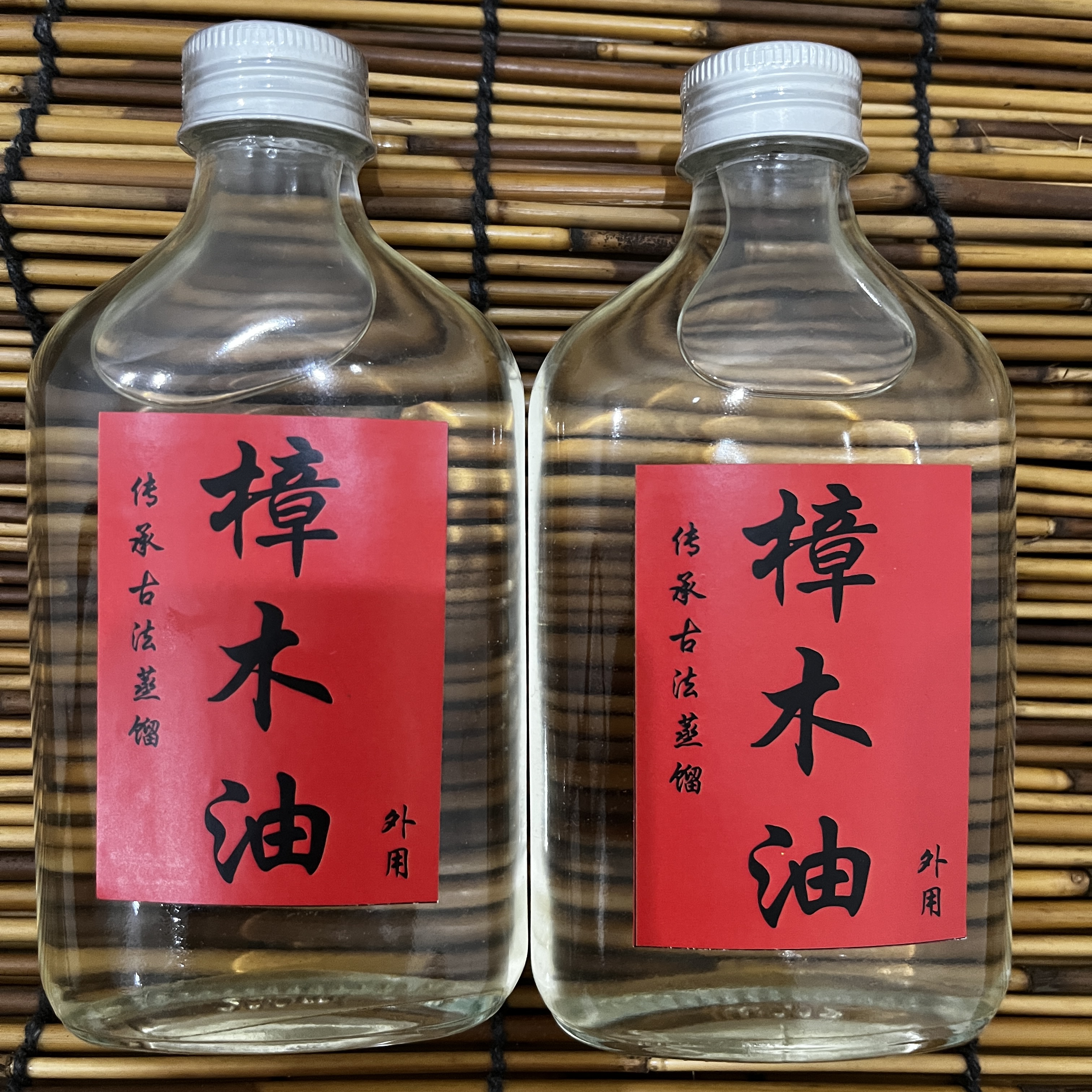 正宗广西岑溪樟木油传统土法蒸馏工艺天然香樟木油 驱虫守屋油