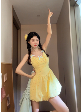 Seven 七分糖多巴胺黄色吊带连衣裙女甜美度假风波点花苞裙蓬蓬裙