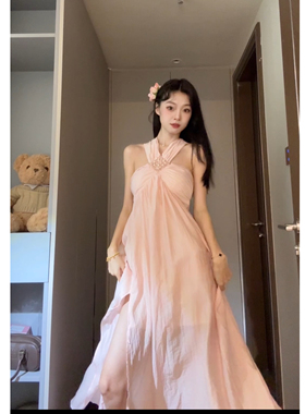 Seven 七分糖度假风粉色挂脖吊带连衣裙女小众设计感气质收腰长裙
