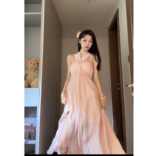 Seven 七分糖度假风粉色挂脖吊带连衣裙女小众设计感气质收腰长裙