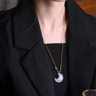 天然玉髓白月光吊坠项链玛瑙玉石新中式月亮项链女锁骨链生日礼物