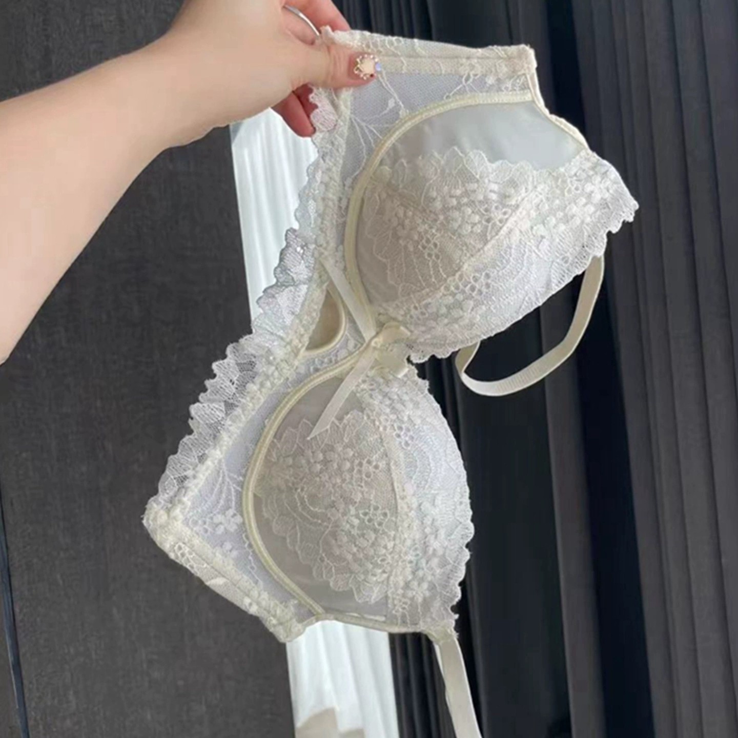 无痕内衣女聚拢小胸显胸大无钢圈胸罩收副乳防下垂调整型蕾丝文胸