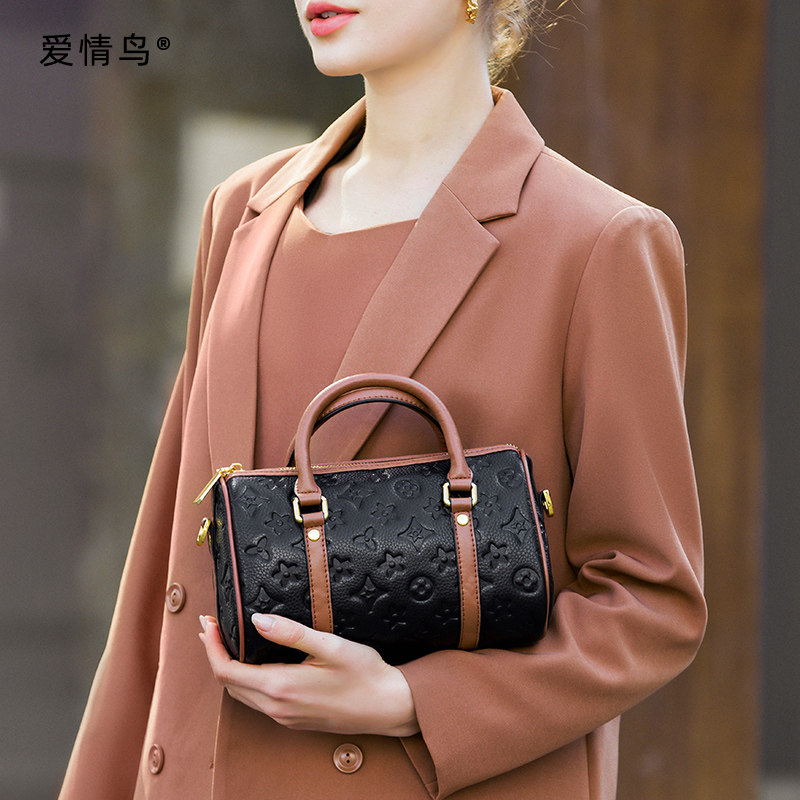 爱情鸟包包女2021年新款时尚轻奢斜挎包波士顿手提包秋冬枕头女包