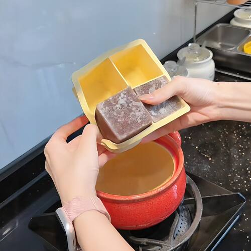红豆沙制冰模具自带盖储冰盒子家用好脱模冰格夏季快速冻冰块神器