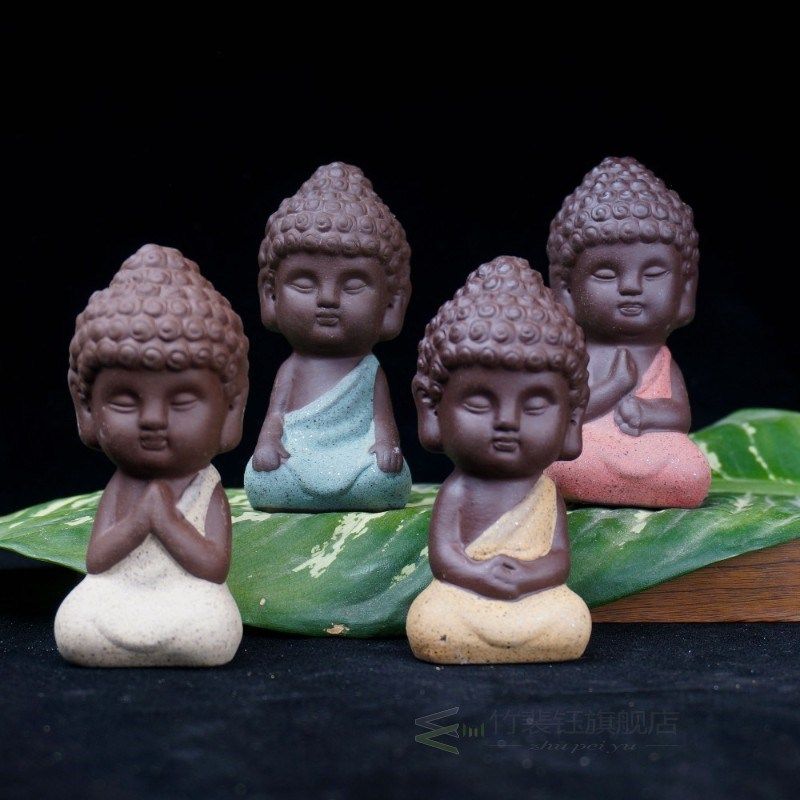 small Buddha statue monk figurine tathagata India Yoga Manda图片