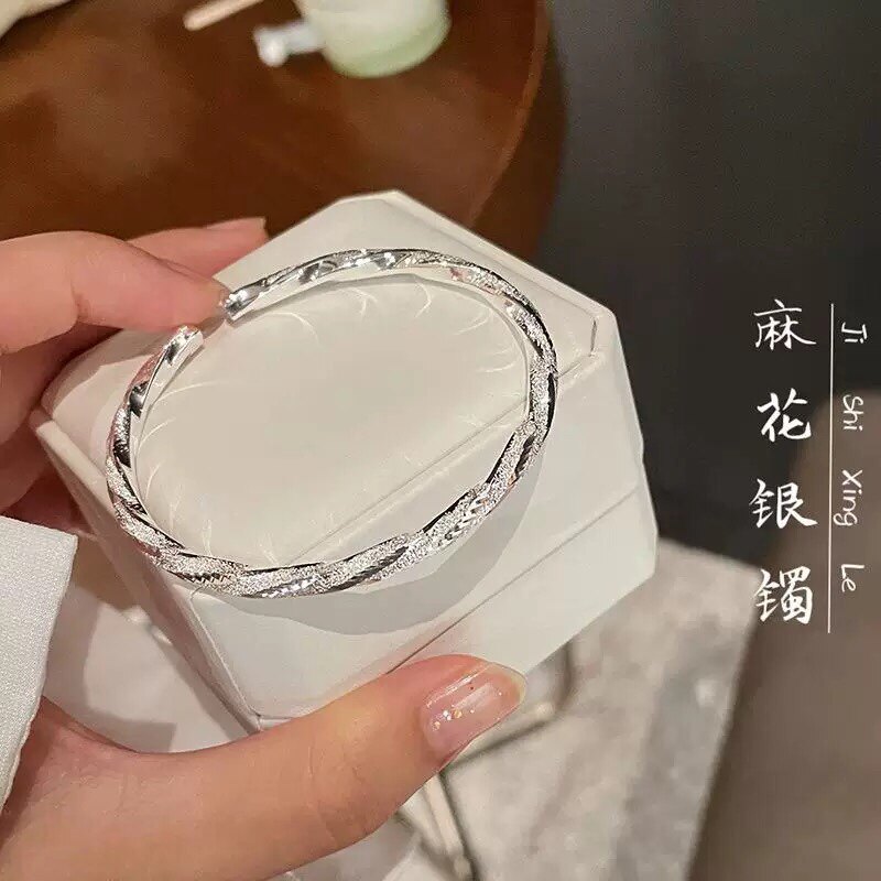 立大福麻花手镯足银莫比