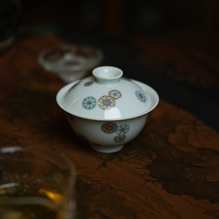 青履茶器斗彩皮球花盖碗