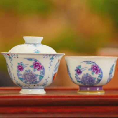 占春生窑斗彩团花盖碗套组