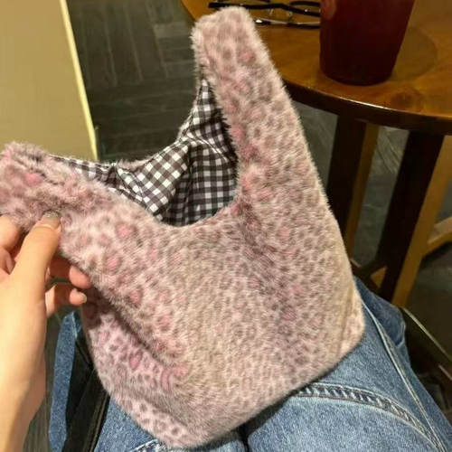 秋冬紫色豹纹手提包新款毛绒通勤休闲手腕包上班杂物外出手拎小包