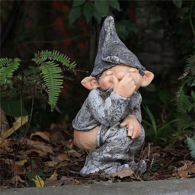 Outdoor Garden Dwarf Defecate Statue Pull Smelly Resin Craft图片