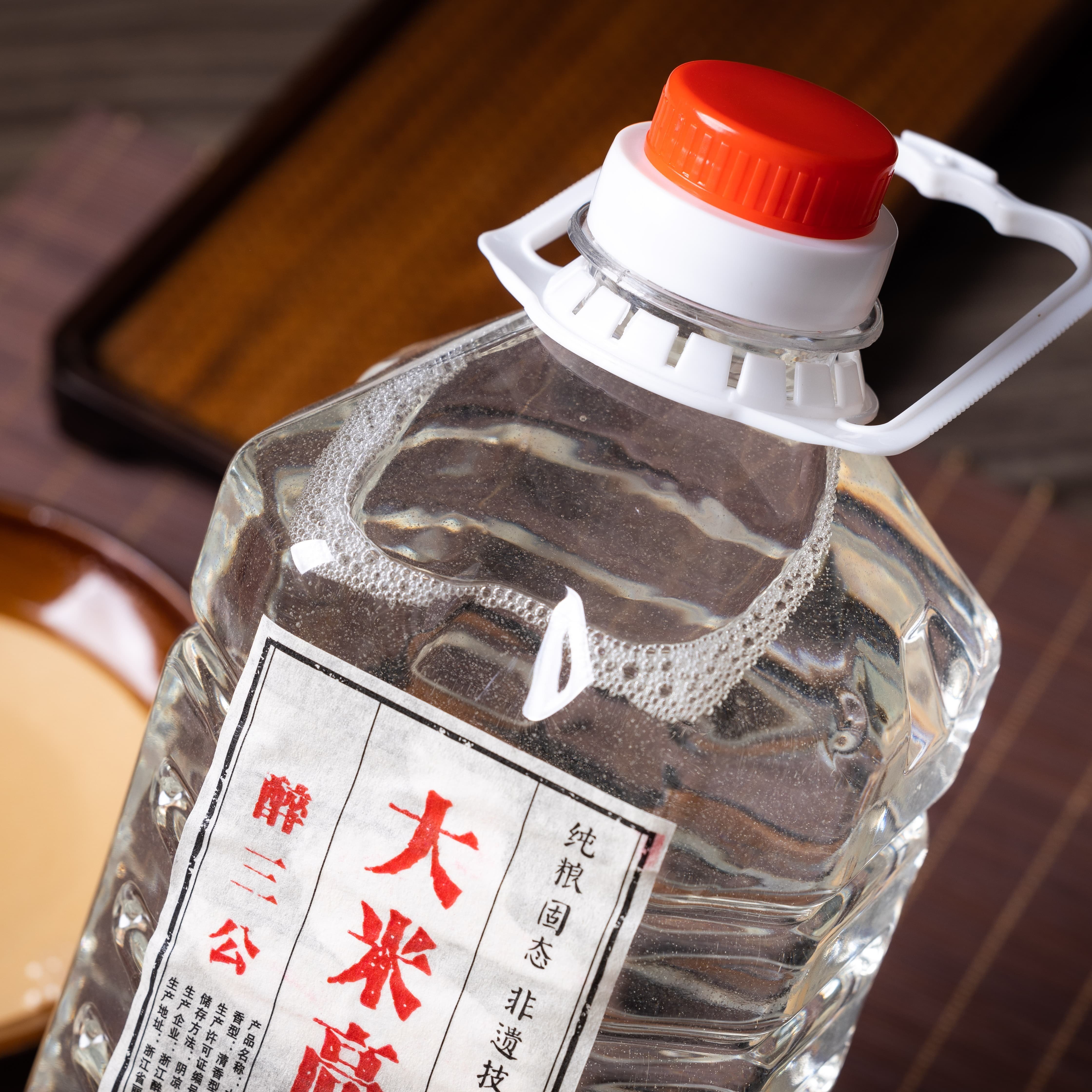 白酒纯粮食酒53度60度高粱老酒泡酒专用桶装散装清香型高度原浆酒