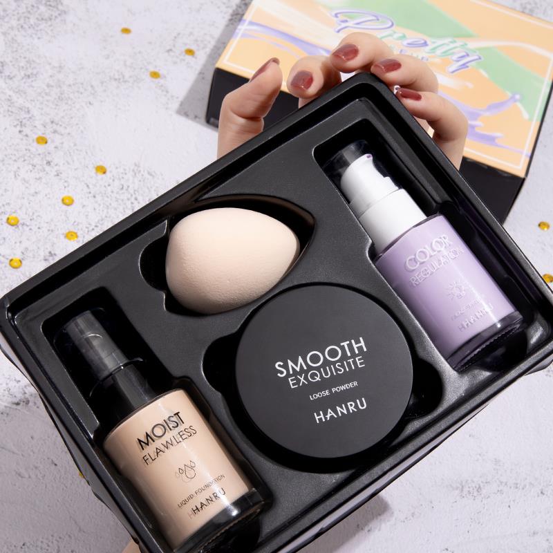 天猫U试先用大牌体验装正装送朋友隔离粉底散粉四件套u试先用u选