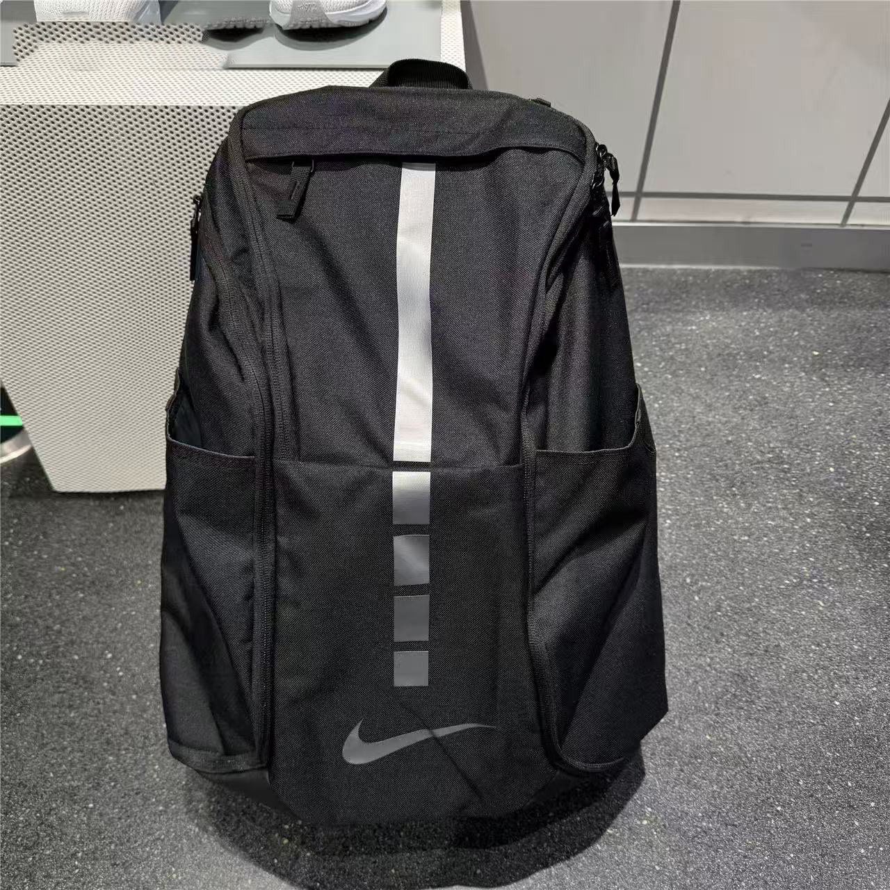 Nike耐克气垫运动休闲双肩背包男女大容量多功能黑色书包旅行包