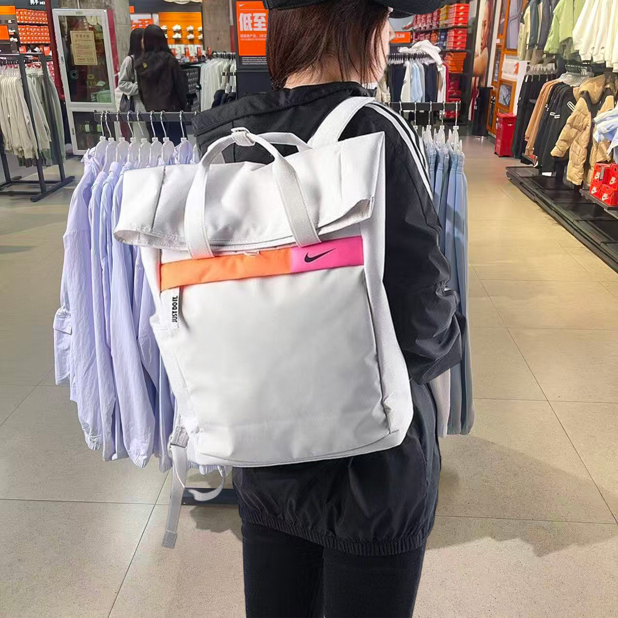 Nike耐克男女运动双肩包轻便大容量休闲旅行包学生书包电脑包背包