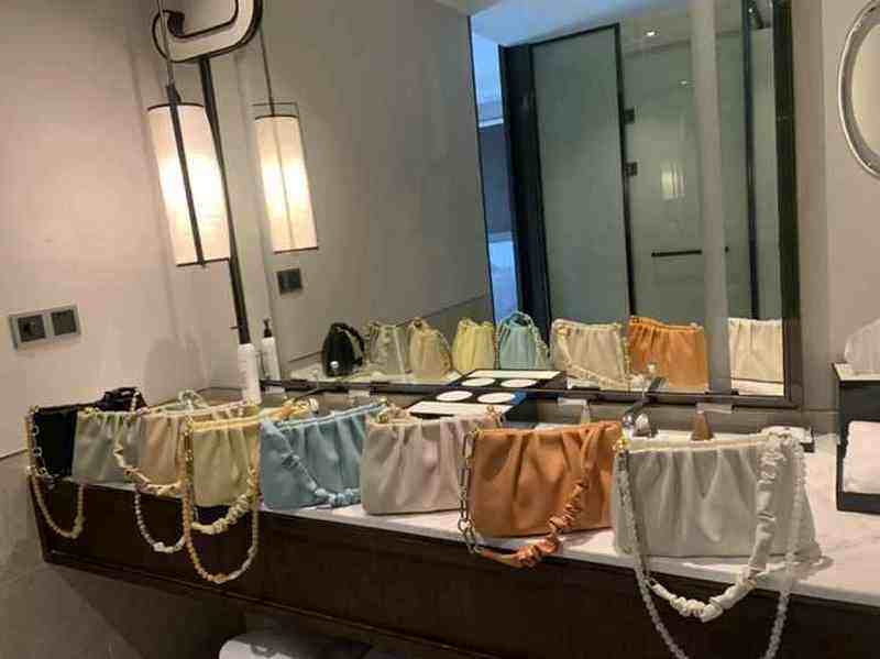 法国小众高级感女包2021夏季新款褶皱珠珠链条腋下包软皮斜挎包包