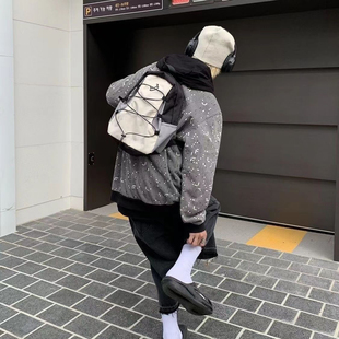 Mirenbu迷人布拼色软双肩包褶皱感材质防水户外登山包拼色运动包