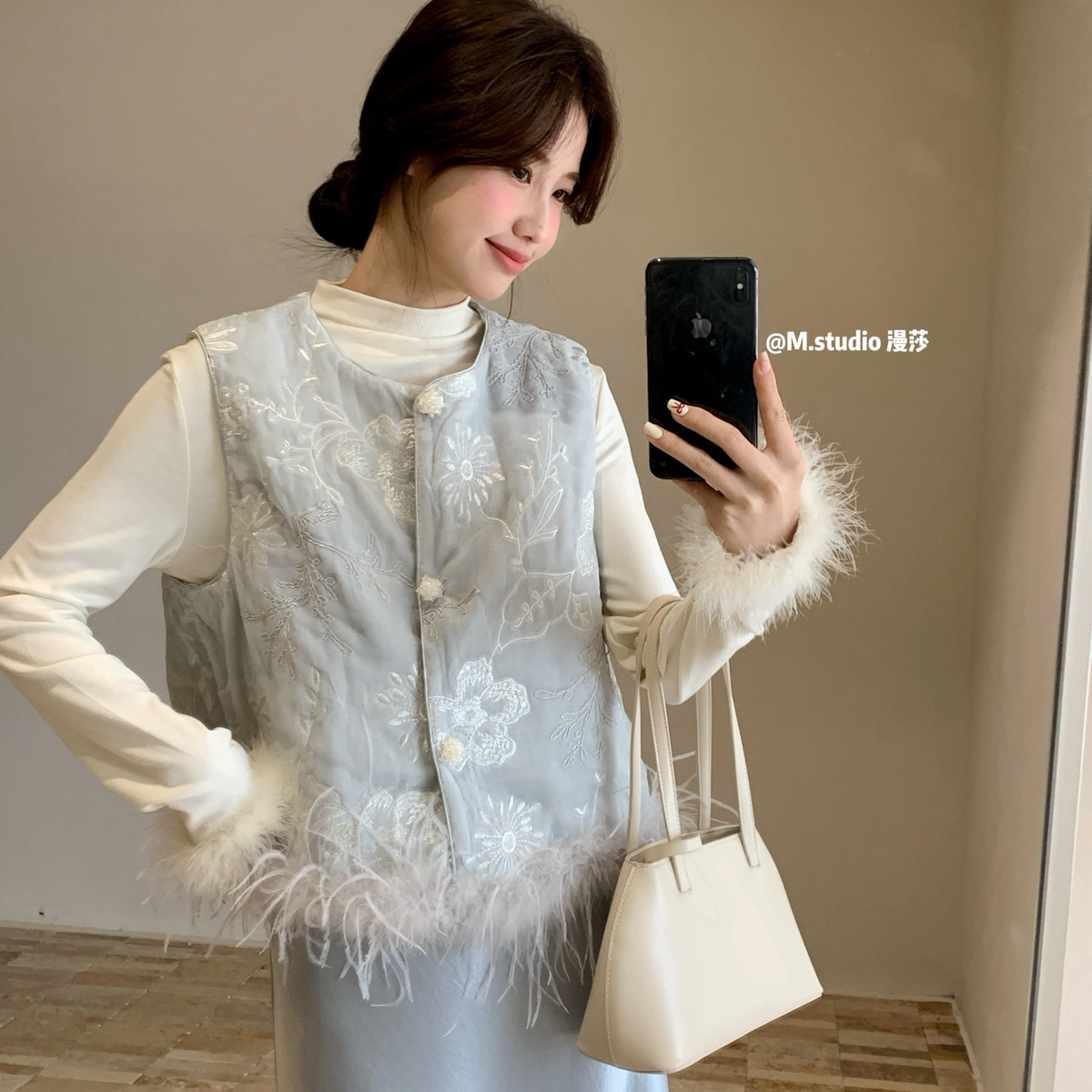 米米设计高级重工双层纱刺绣下摆毛毛清冷感国风羽绒马甲7953