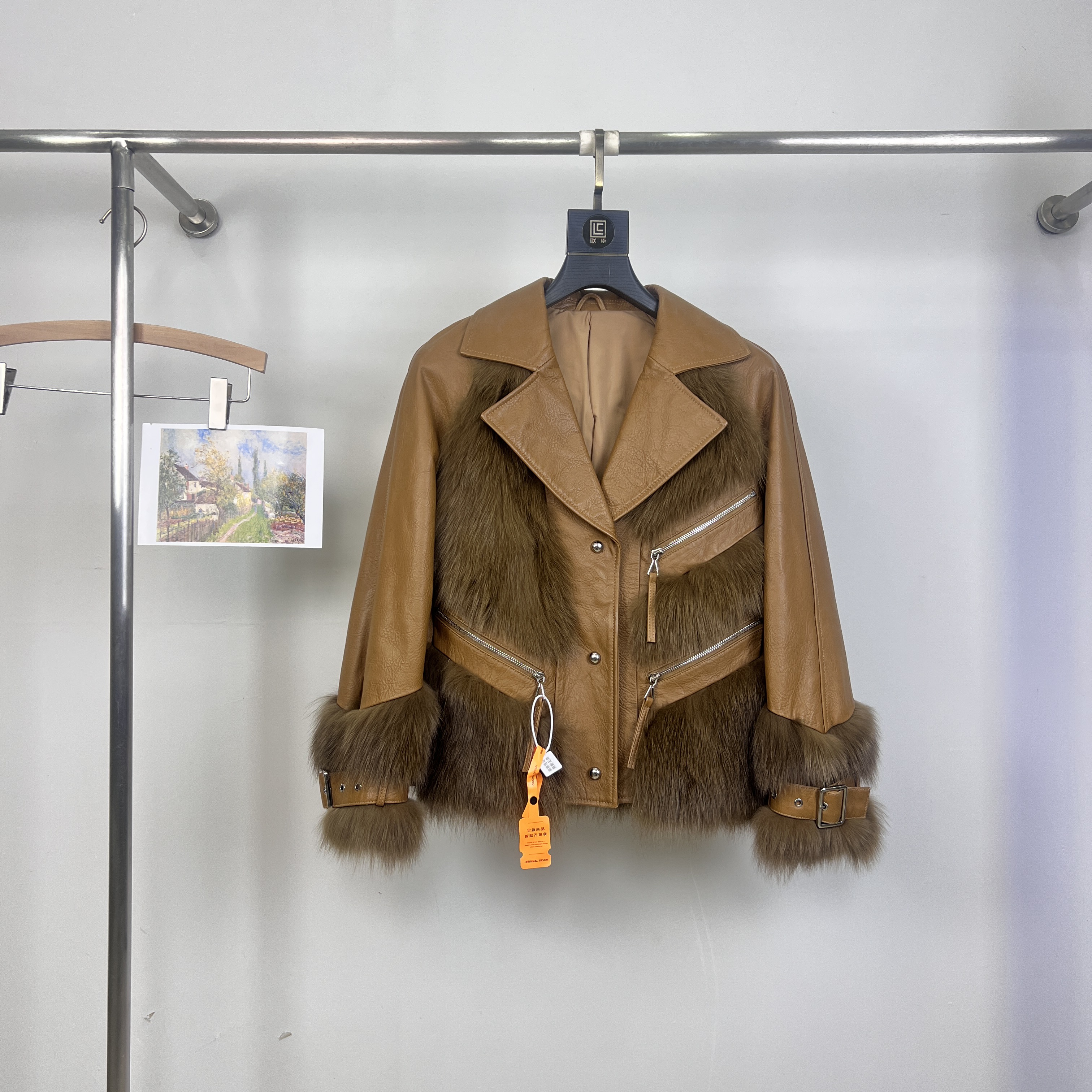 米米设计克加时尚机车服保暖皮草外套（含100狐狸毛）FM119