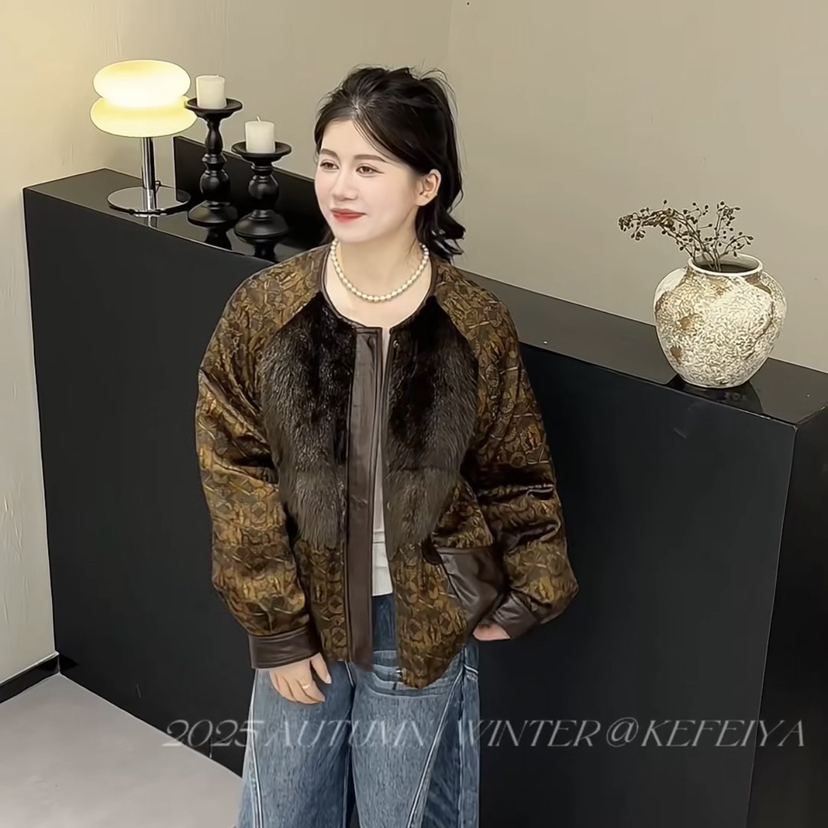 米米冬上新圆领新中式插肩袖设计感图案保暖羽绒服外套KHY5258