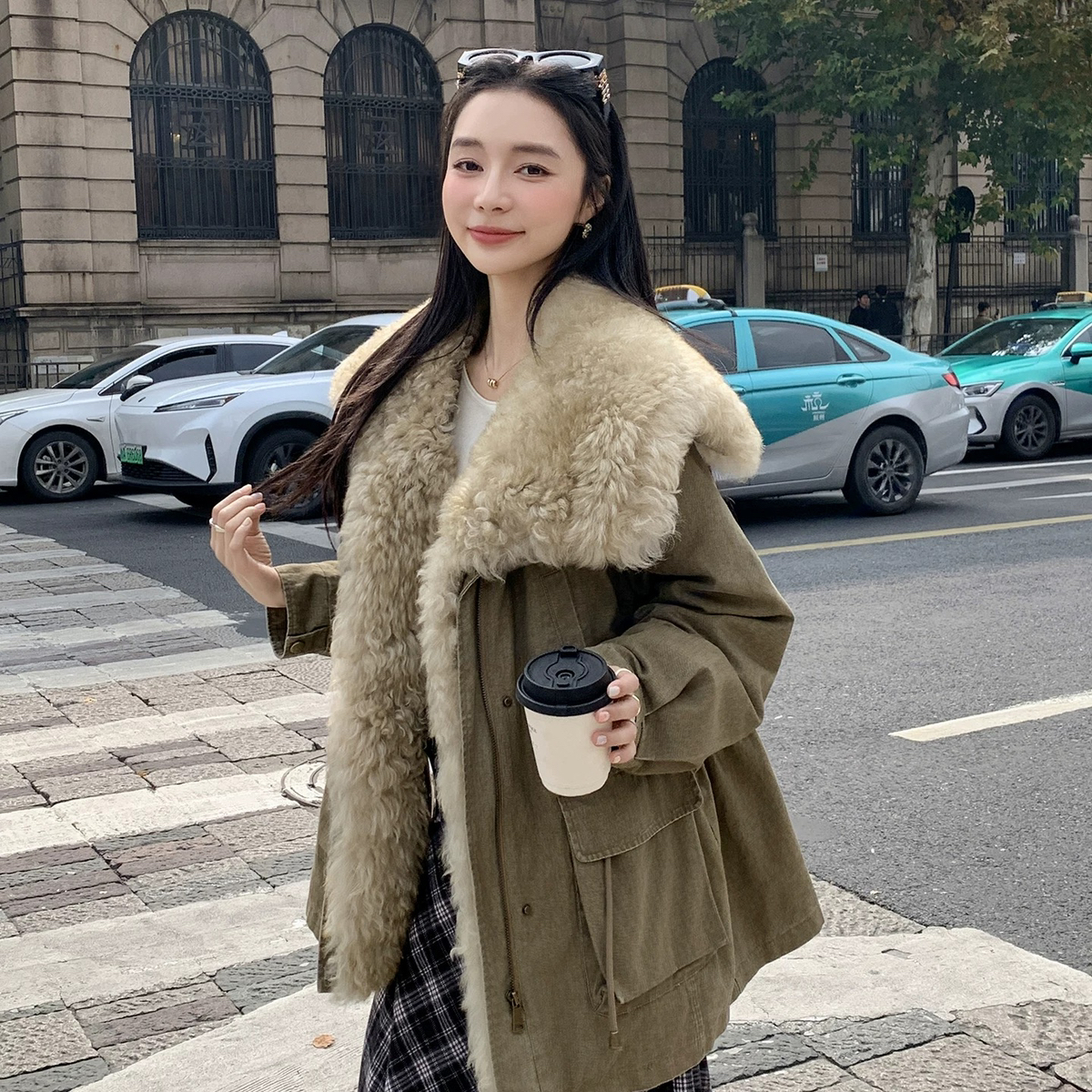 米米鹅绒羽绒服(配毛领羊毛皮毛一体真毛可拆卸)(含90鹅绒)Y25392