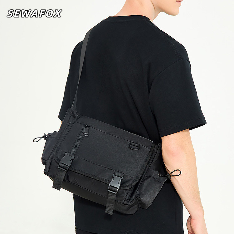 男士斜挎包背包单肩包男款新款防水牛津布旅行挎包休闲日系邮差包