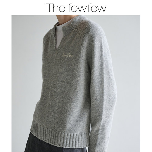 The fewfew 羊毛混纺手绘感刺绣logo半高V型领蓬松保暖毛衣针织衫