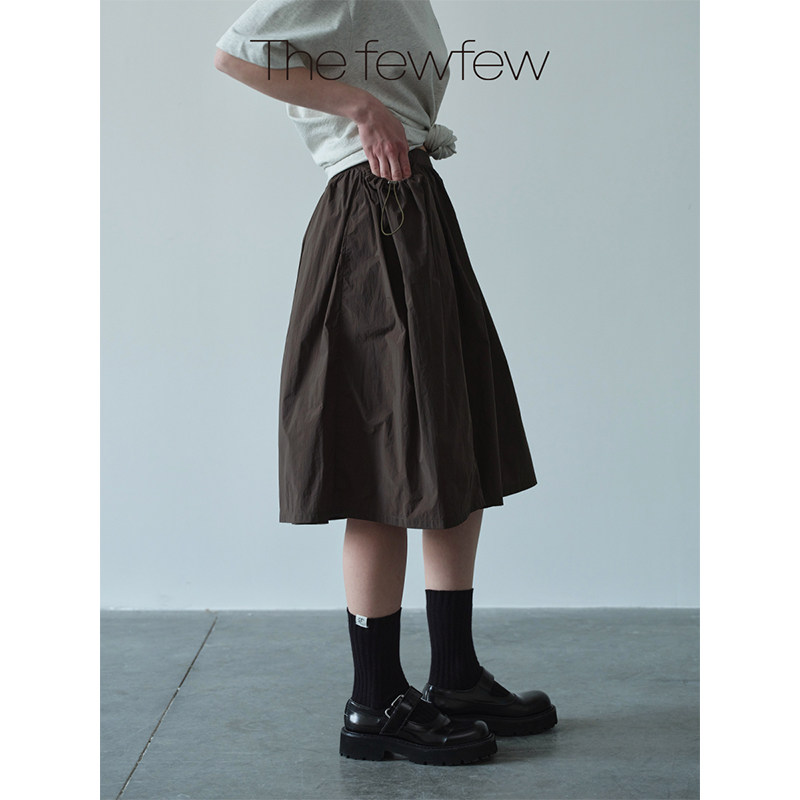 The fewfew 轻盈尼龙轻户外机能感时髦城市运动风抽绳中长半裙