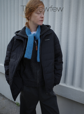 The fewfew 蓬松柔软肌理感双层窄条短款时髦百搭彩色腊肠小围巾