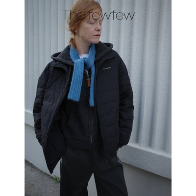 The fewfew 蓬松柔软肌理感双层窄条短款时髦百搭彩色腊肠小围巾