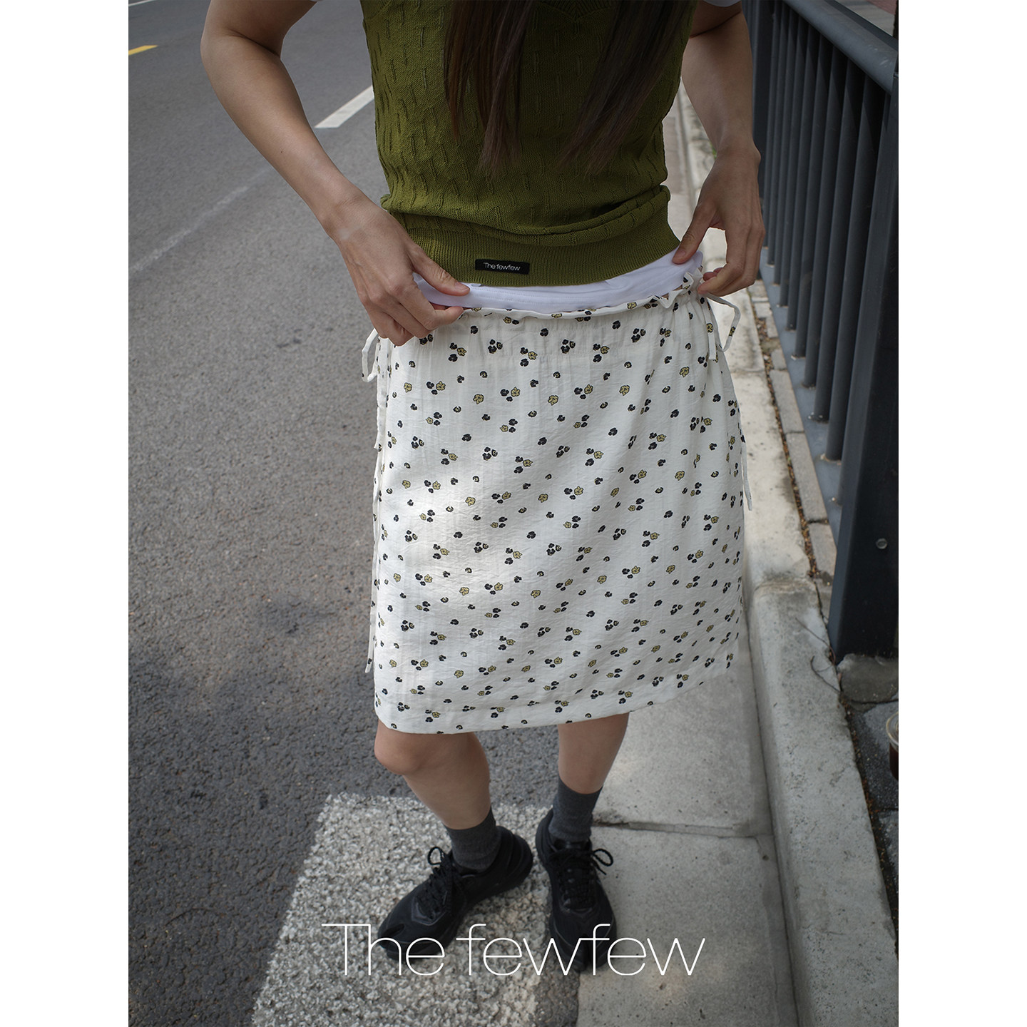 The fewfew 进口碎花条纹面料可调节腰围宽松直筒中长半裙