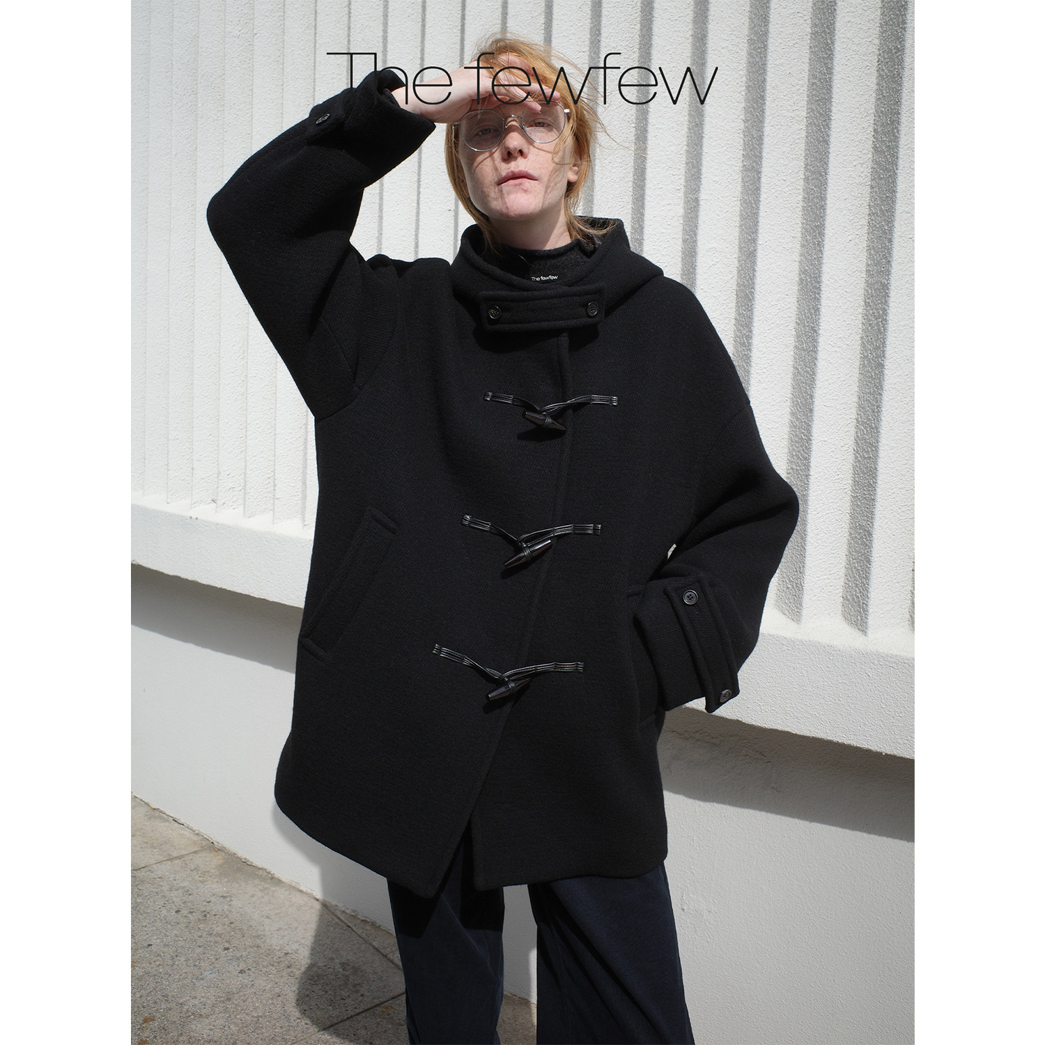 The fewfew进口双层羊毛混纺面料立体宽松廓形连帽牛角扣大衣外套