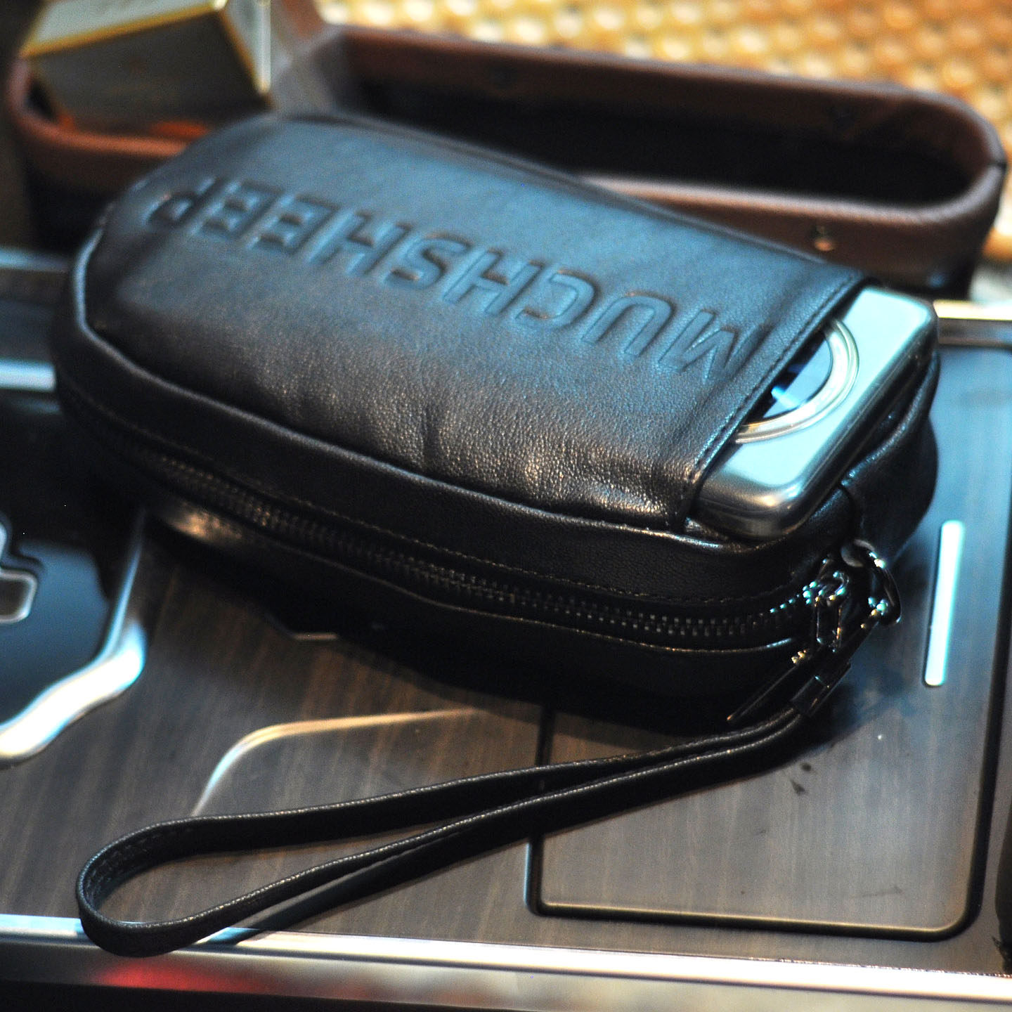 MUCHSHEEP新款高档山羊皮手腕包 真皮单肩包男士多功能手机包钱包