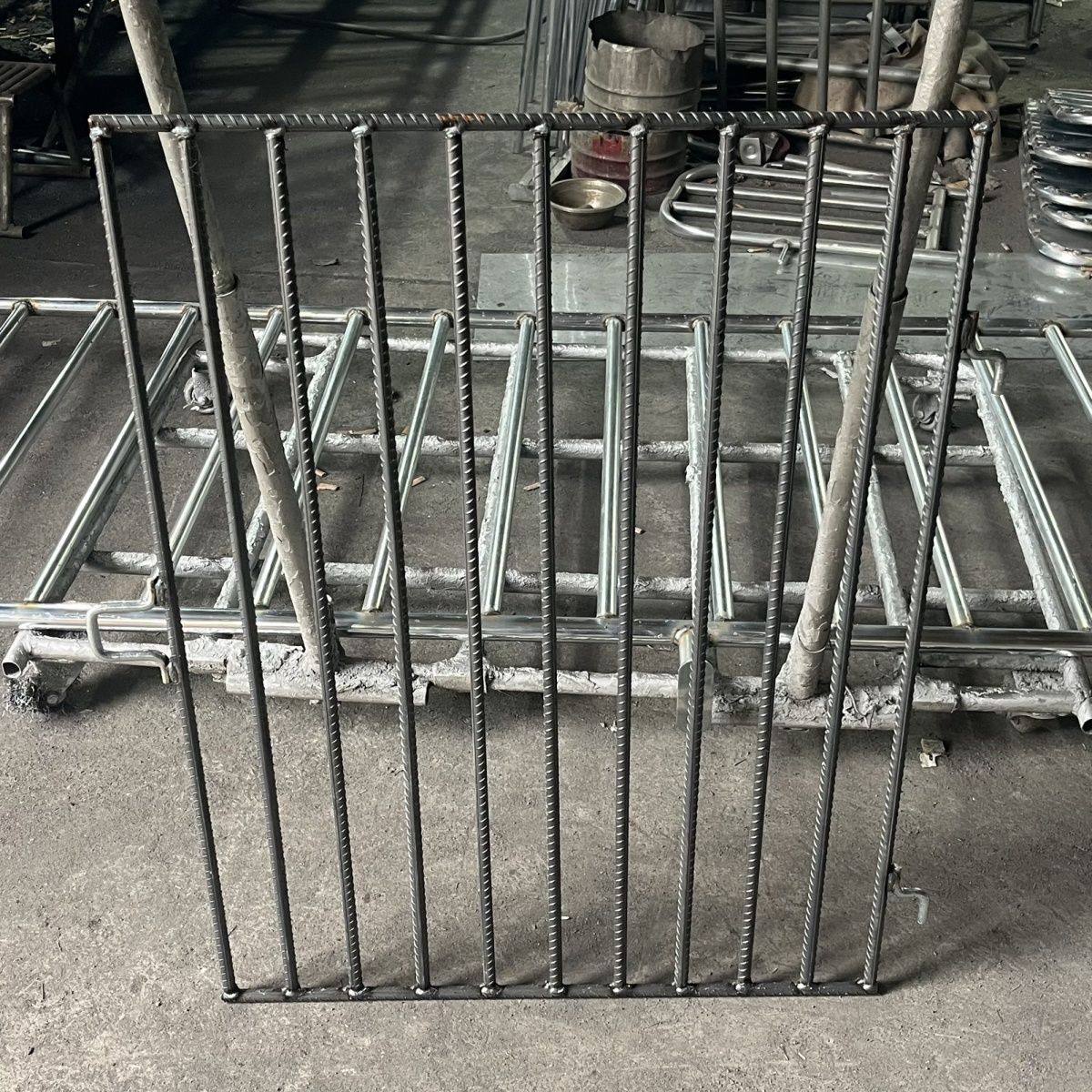 高强度14螺纹钢筋自动扣猪栏门专业养猪场围栏解决方案,金属材料及制品,丝网/金属网,淘宝优惠券,粉丝福利购,淘宝优惠卷