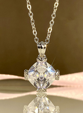 Light Luxury Temperament Necklace Unique Design Four Claw