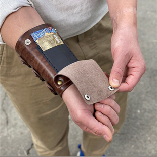 套 套钱包卡包创意手臂防护套可调节皮袖 户外新款 皮革多功能手臂袖
