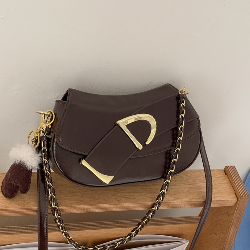 高级感小众斜挎包女小包2026早春新款时尚百搭日常通勤单肩腋下包