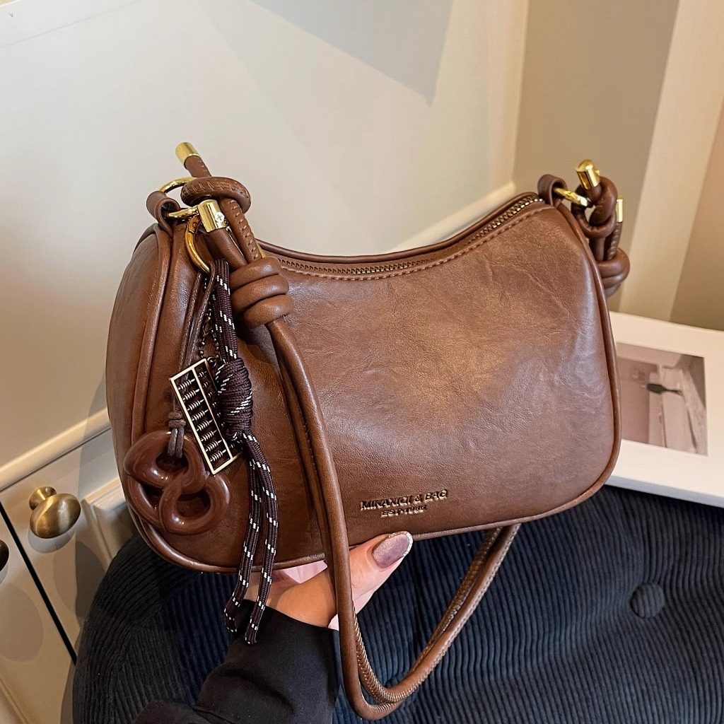 高级感小众复古小包女枕头包2025秋冬新款时尚百搭日常通勤斜挎包