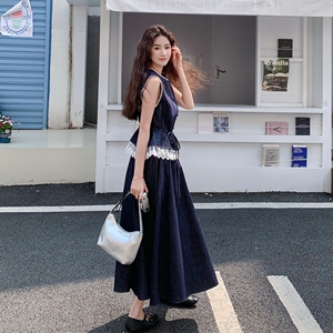 深蓝色甜美气质牛仔套装裙女夏新款轻薄蕾丝拼接背心半身裙两件套图片